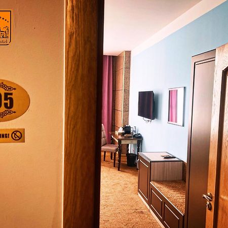 Hotel Shumon Dusjanbe Eksteriør bilde